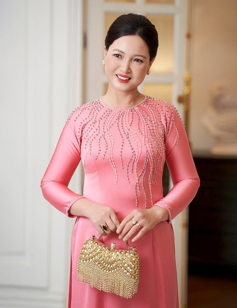 ao dai chup anh cuoi dep tuy hoa phu yen mua xuan cho ba sui 1