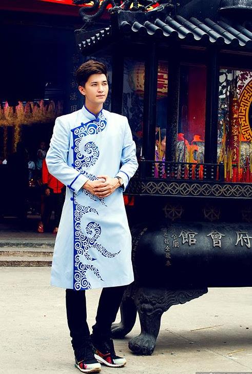 mau ao dai chu re phong cach hoang gia 1