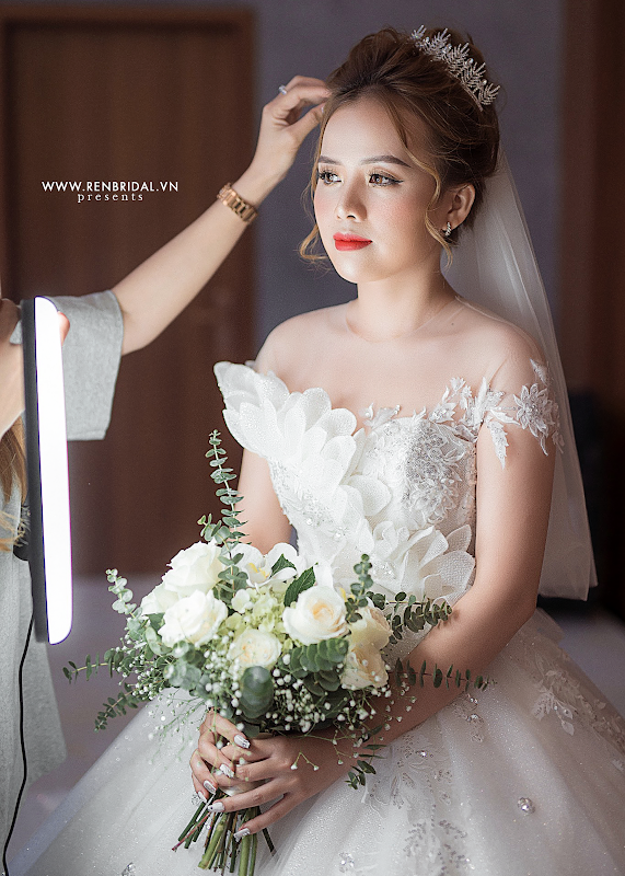 thiết kế bởi thương hiệu Ren Bridal Studio Áo Cưới Đẹp Tuy Hoà Phú Yên